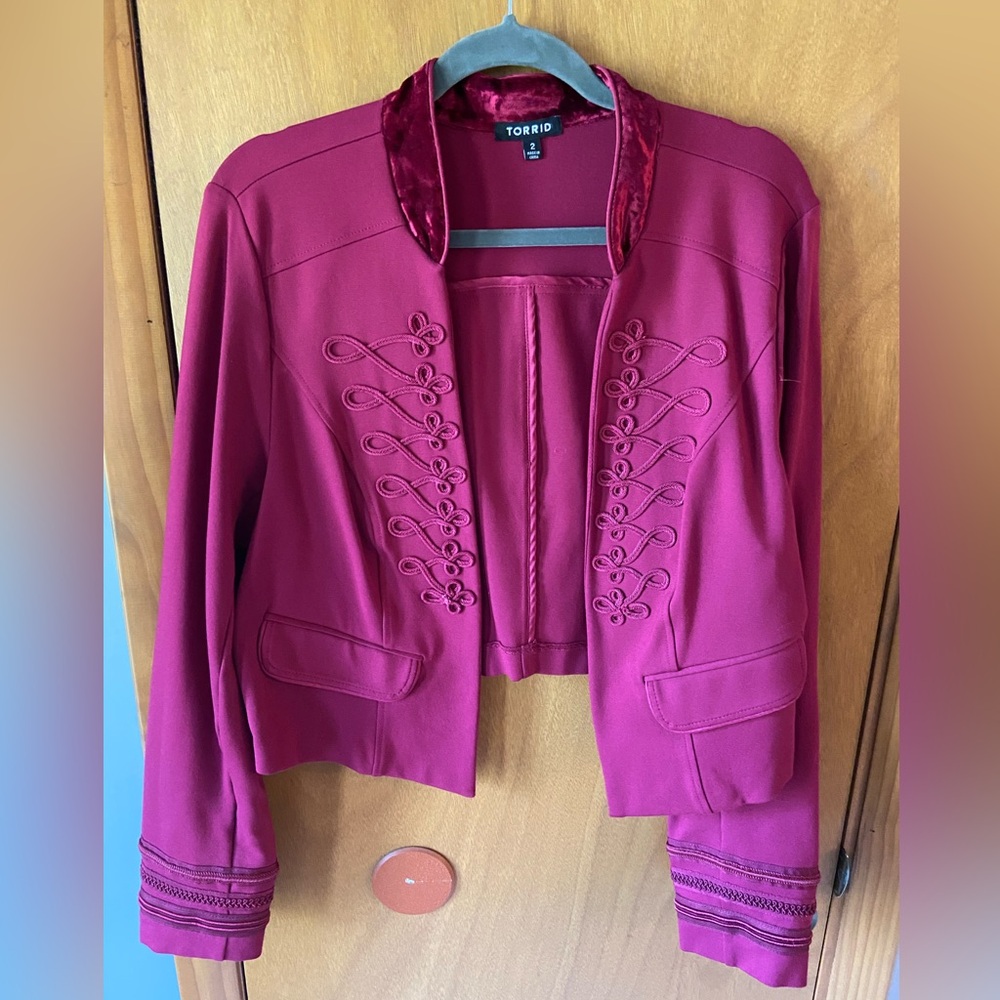 EUC Torrid vibrant maroon Military cropped blazer Sz2